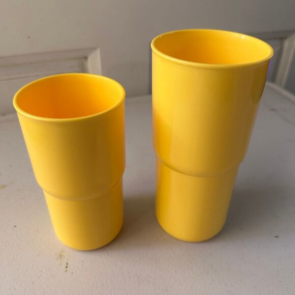 2 Vintage NWOT Tupperware Yellow Stacking Classic Tumblers Set 12-18oz - Picture 1 of 5